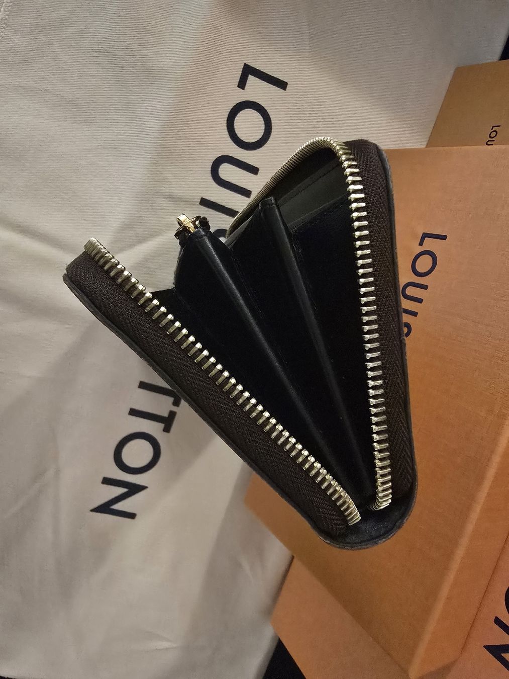 Louis Vuitton Portamonete: Louis Vuitton M69353 Zippy Geldbörse – Usato da Gattikon venduto da lavric_d 5