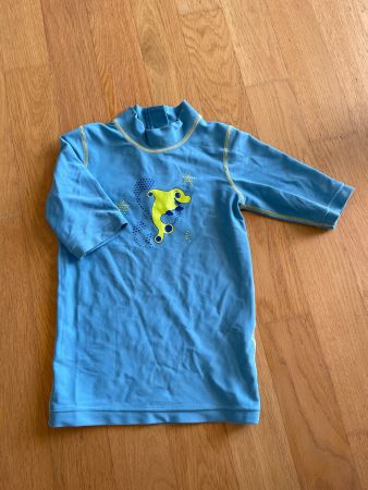 Kinder Badeshirt UV-Schutz blau mit Delfin-Motiv kurzarm