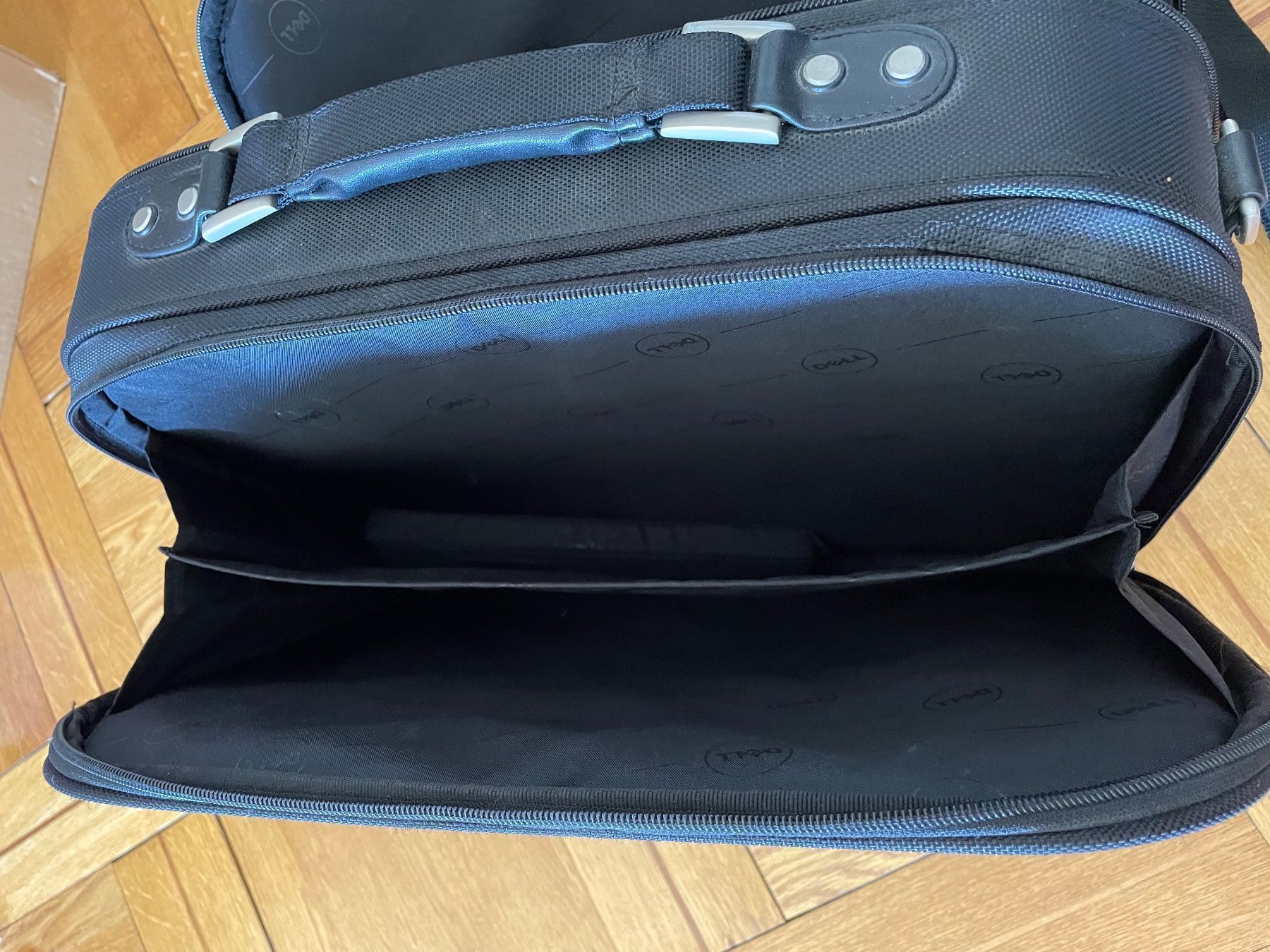 Dell Borse: Dell Tasche für Notebook – Usato da Genève venduto da Buens4 4