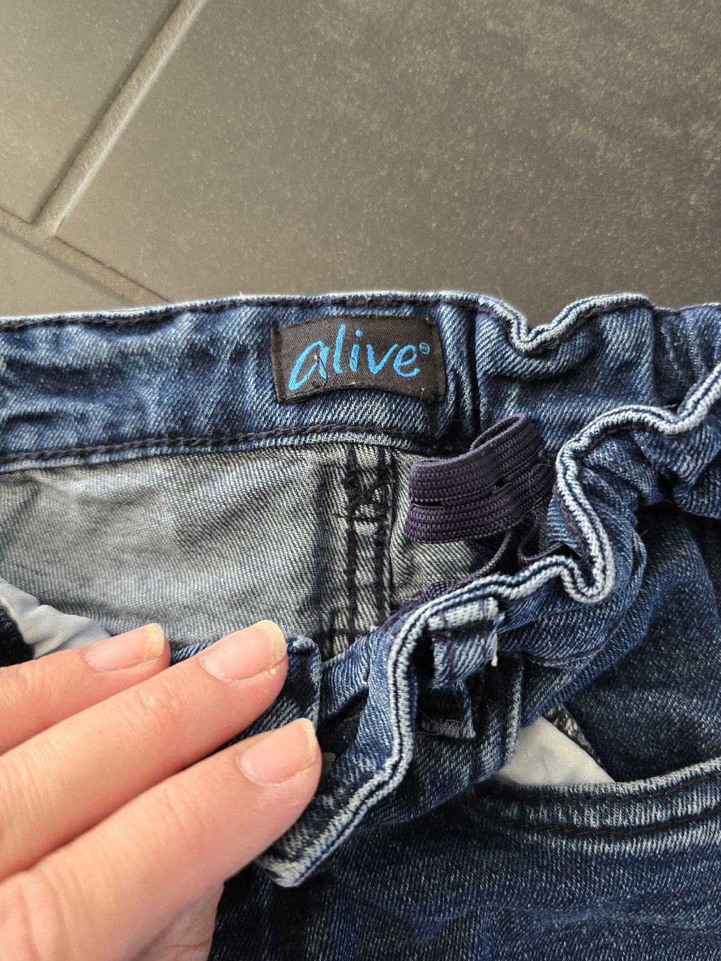 Pantalons: Jeans Alive Grösse 134 – D'occasion à Unterentfelden par Panda-87 2