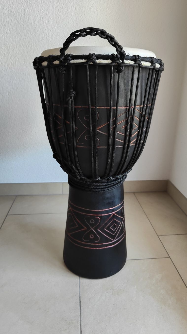 Strumenti musicali: Djembe mit Rucksack – Usato da Eschenbach SG venduto da Bergfee99