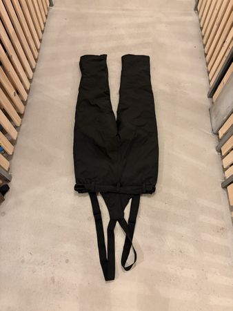 Schwarze Schneehose/Skihose mit Träger, Grösse 36/S Top!