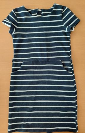 Kleid mit Kängurutasche Gr. 110