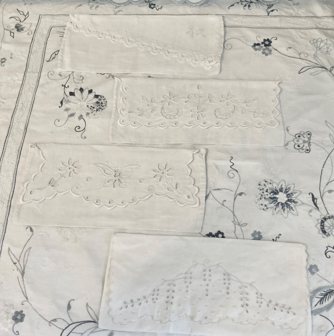 Borse: ANTIKE STOFFTASCHEN / ETUI HANDARBEIT – Usato da Zell LU venduto da Silvermemory