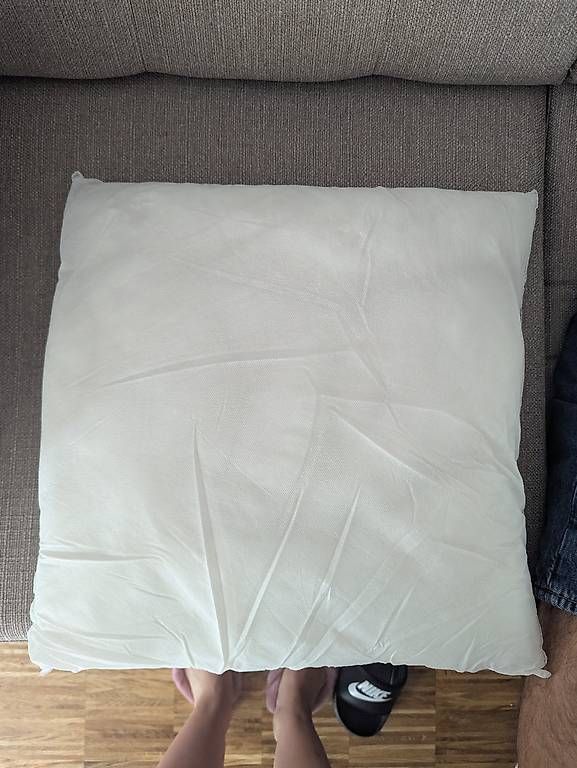 Cuscini: Kissen / Pillows – Usato da Zürich venduto da Spyros