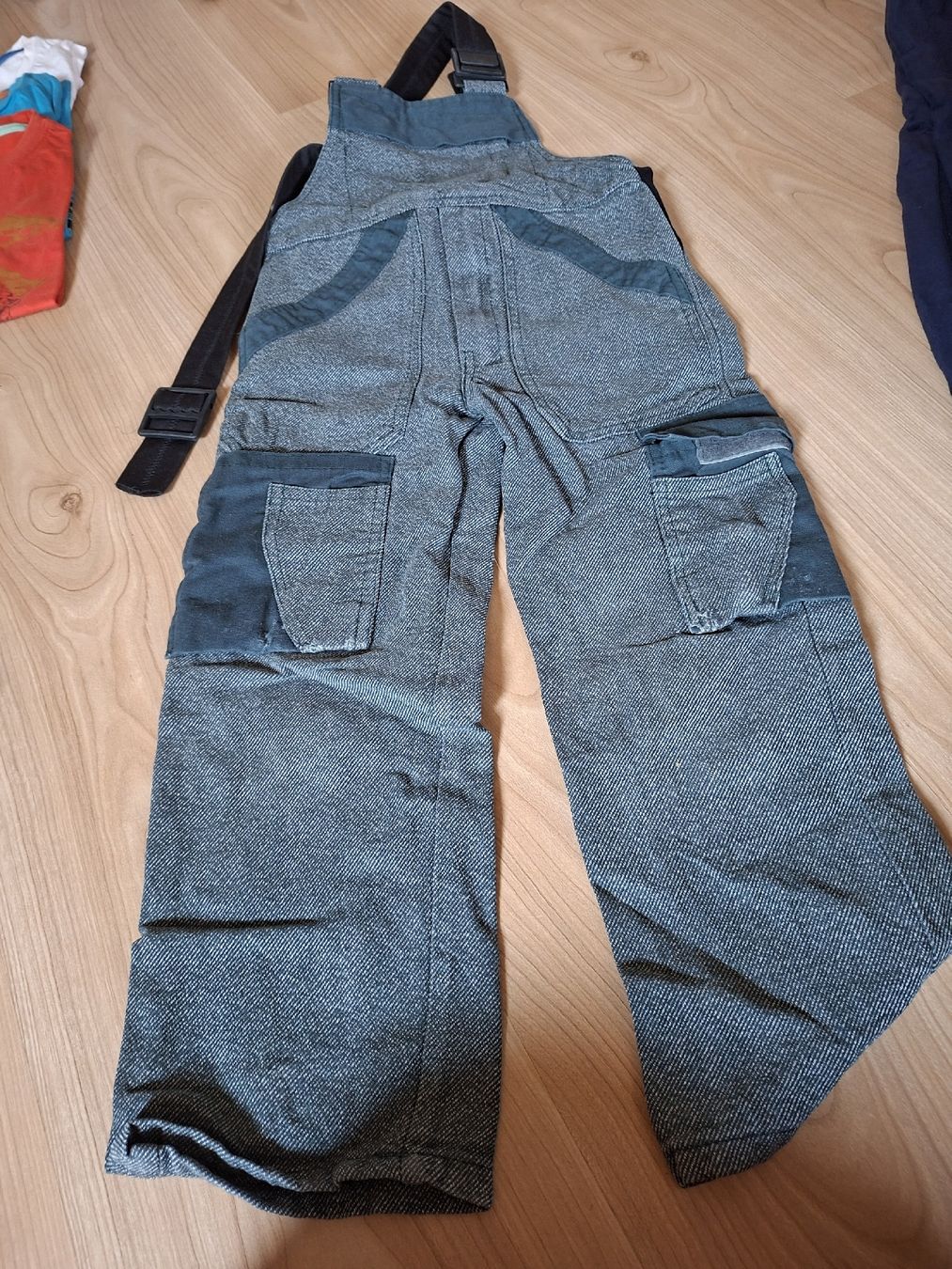 Lotti & Set di vestiti: Kleiderpaket 110/116 – Usato da Leutwil venduto da Sgugerli