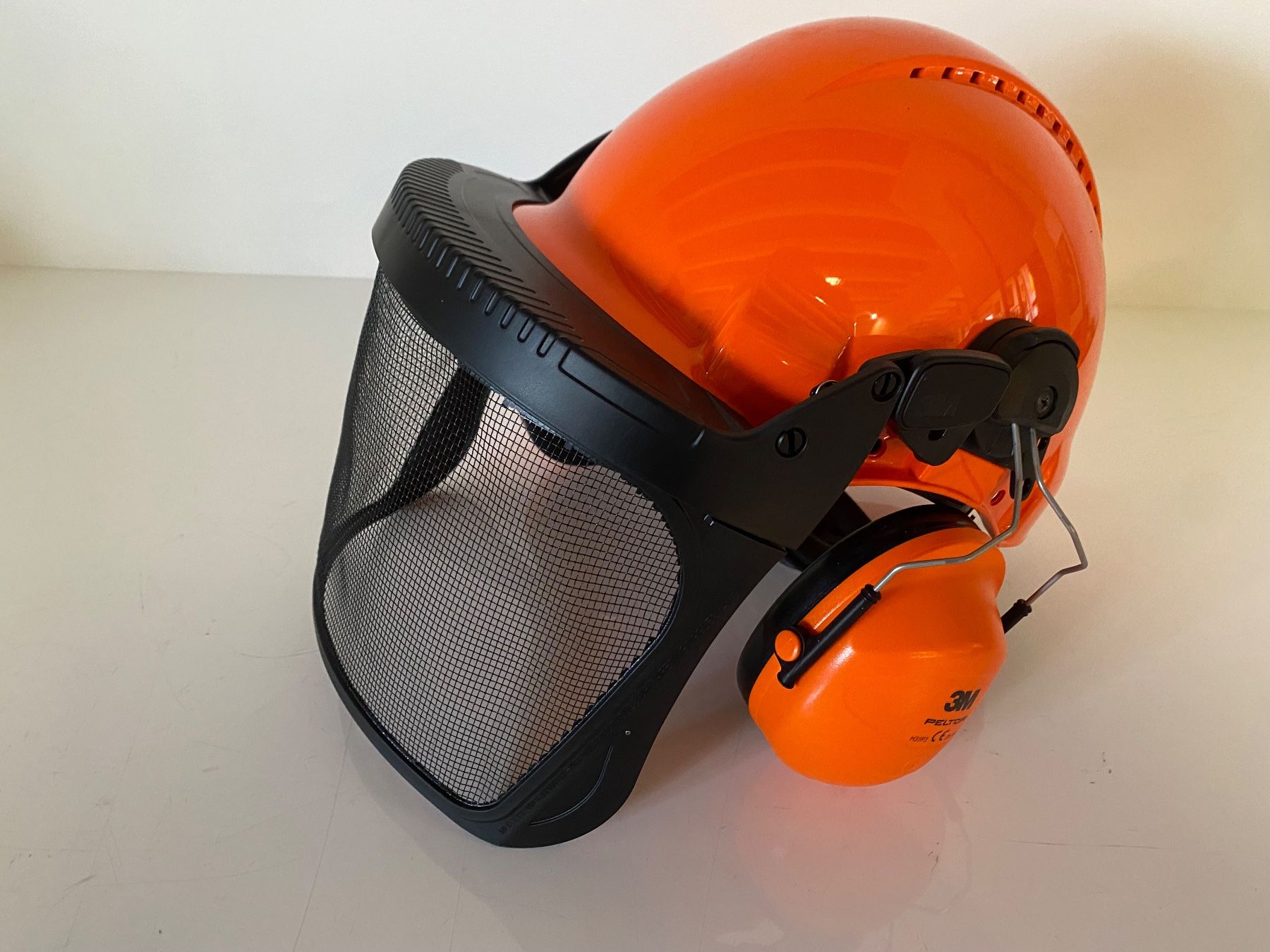 Protezione per viso e udito: Neuer 3M Peltor Schutzhelm Forst – Nuovo (secondo la descrizione) da Ballwil venduto da ClassicGallery