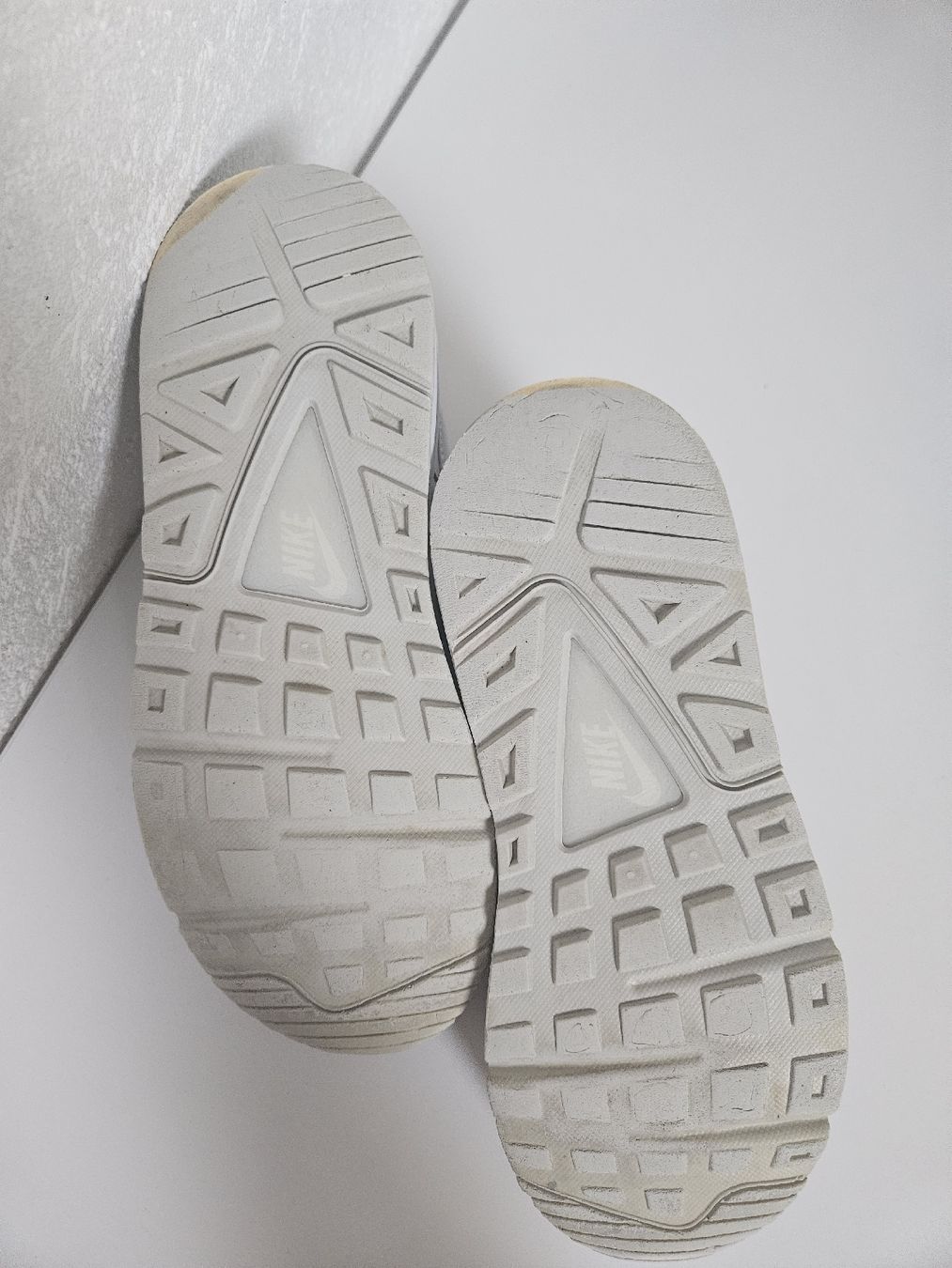 Nike Damenschuhe: Baskets Nike Air Max, blanc, taille 39, état usagé – Gebraucht aus Mervelier von adeko1972 3