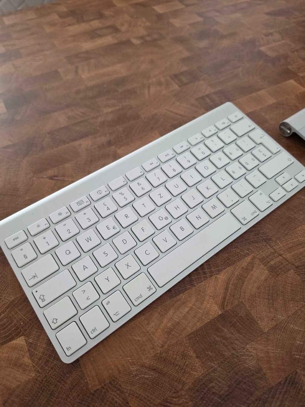 Apple Tastiere: Apple Magic Keyboard - Neuwertig, Wireless, Top Zustand – Usato da Chavannes des bois venduto da JustST2 1