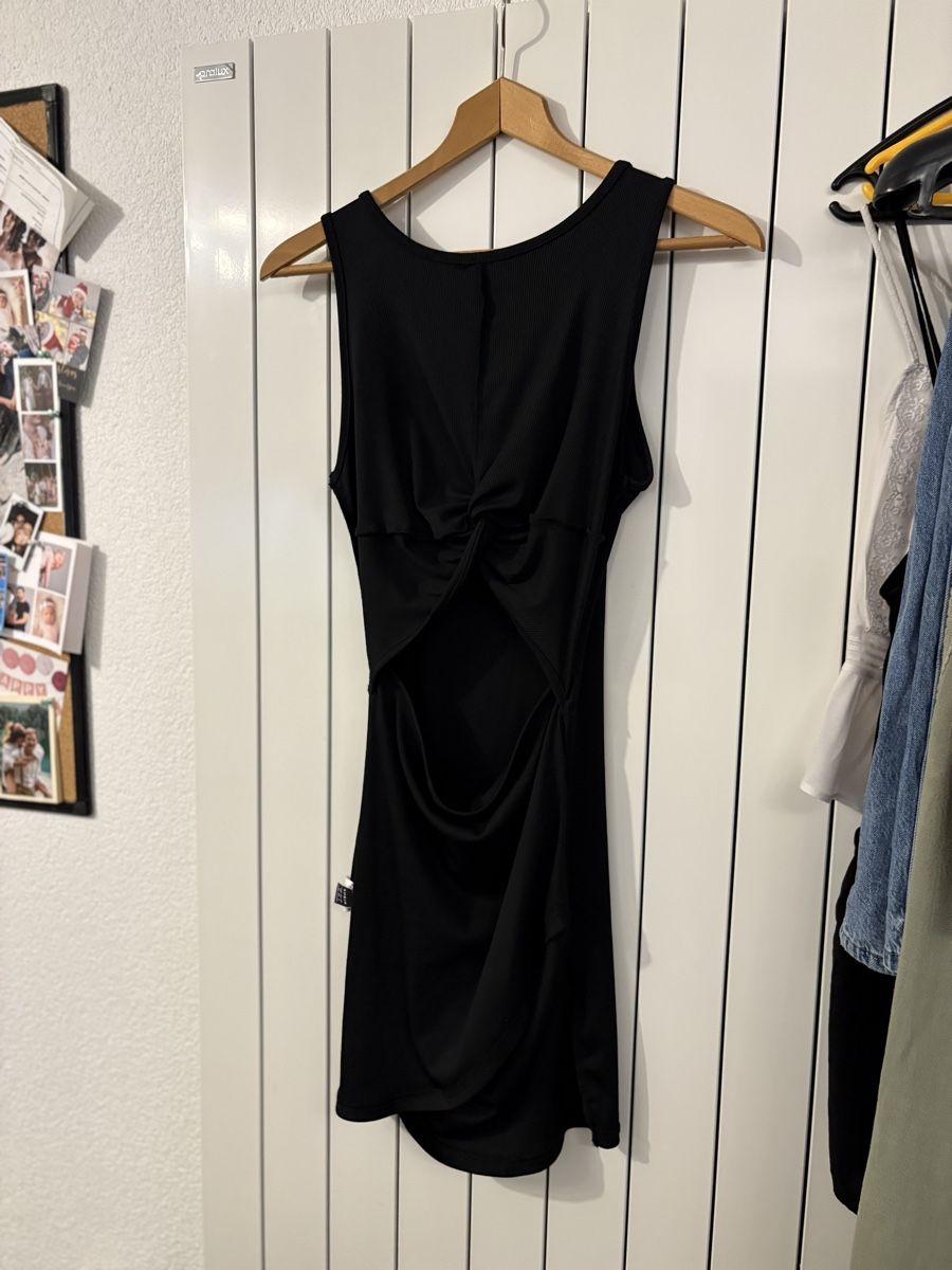 Robes: Robe noir – D'occasion à Evionnaz par Meliestange