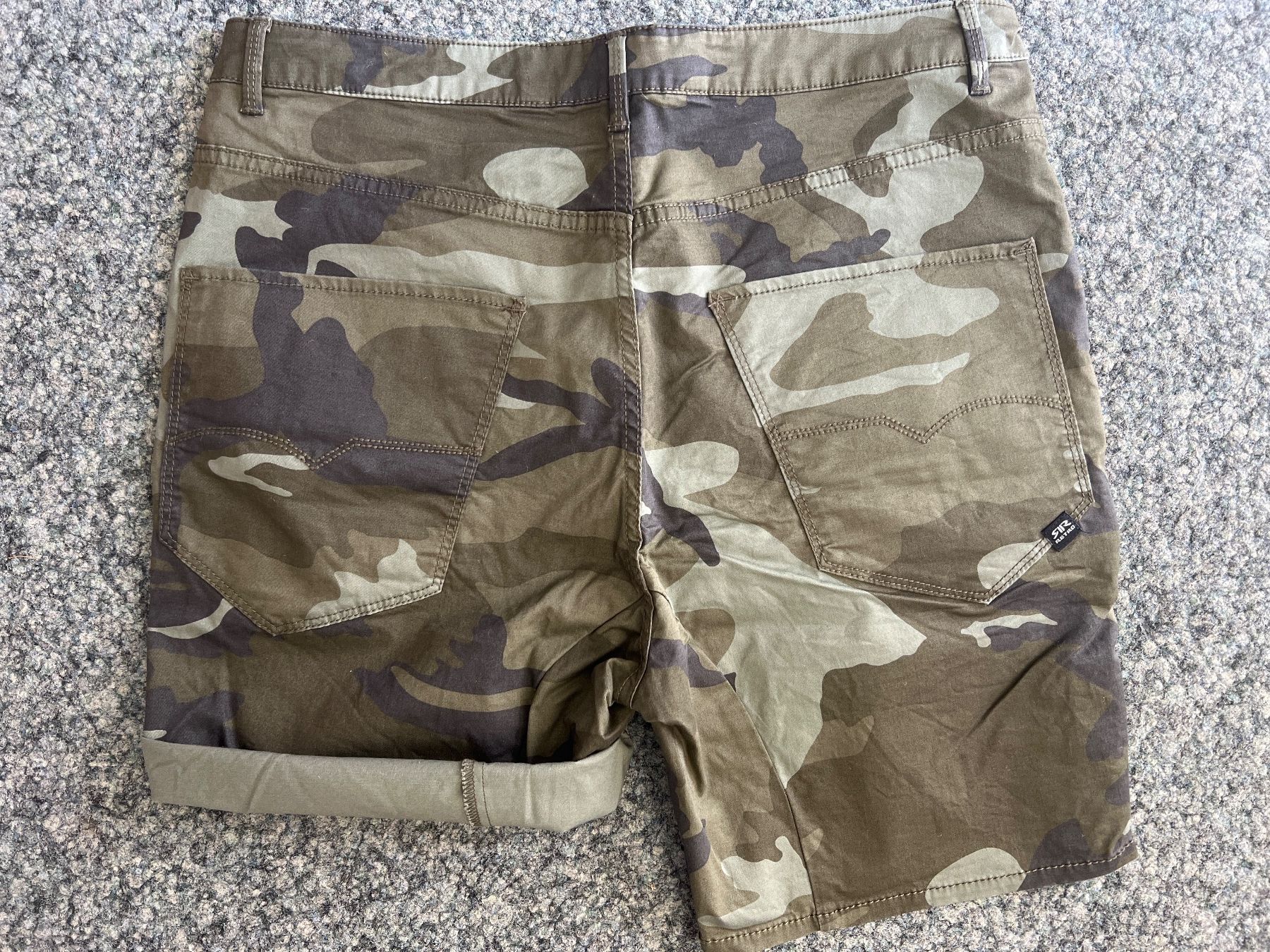 Hosen: Shorts mit oder ohne Umschlag 28 military – Gebraucht aus Oberglatt ZH von ble_75jw 4