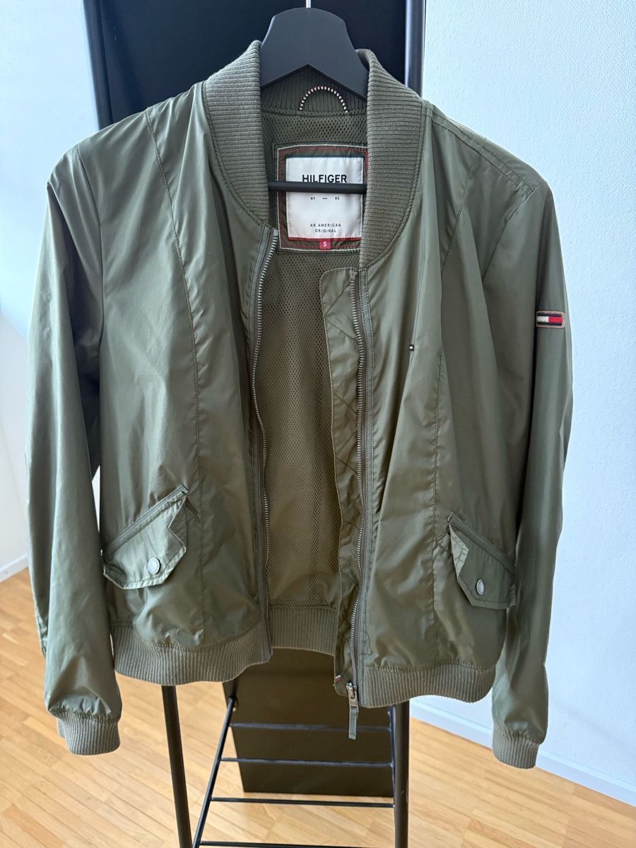 Jacken: Tommy Hilfiger Jacke Gr. S Damen – Gebraucht aus Winterthur von Streisel 1