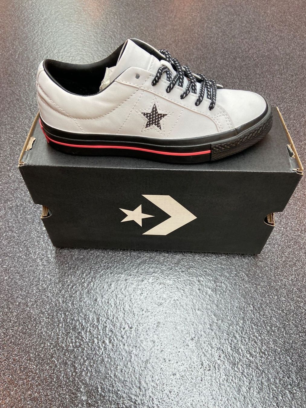 Converse Scarpe da uomo: CONVERSE  GRÖSSE  37    INNENSOHLE  23.5 CM – Nuovo e nell'imballaggio originale da Zürich venduto da LIQUIDATOR.CP 1