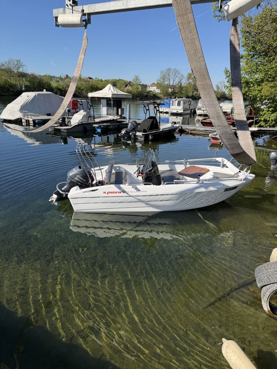 Barche: Motorboot Pioner neuwertig mit Trailer – Usato da Solothurn venduto da Eduka72