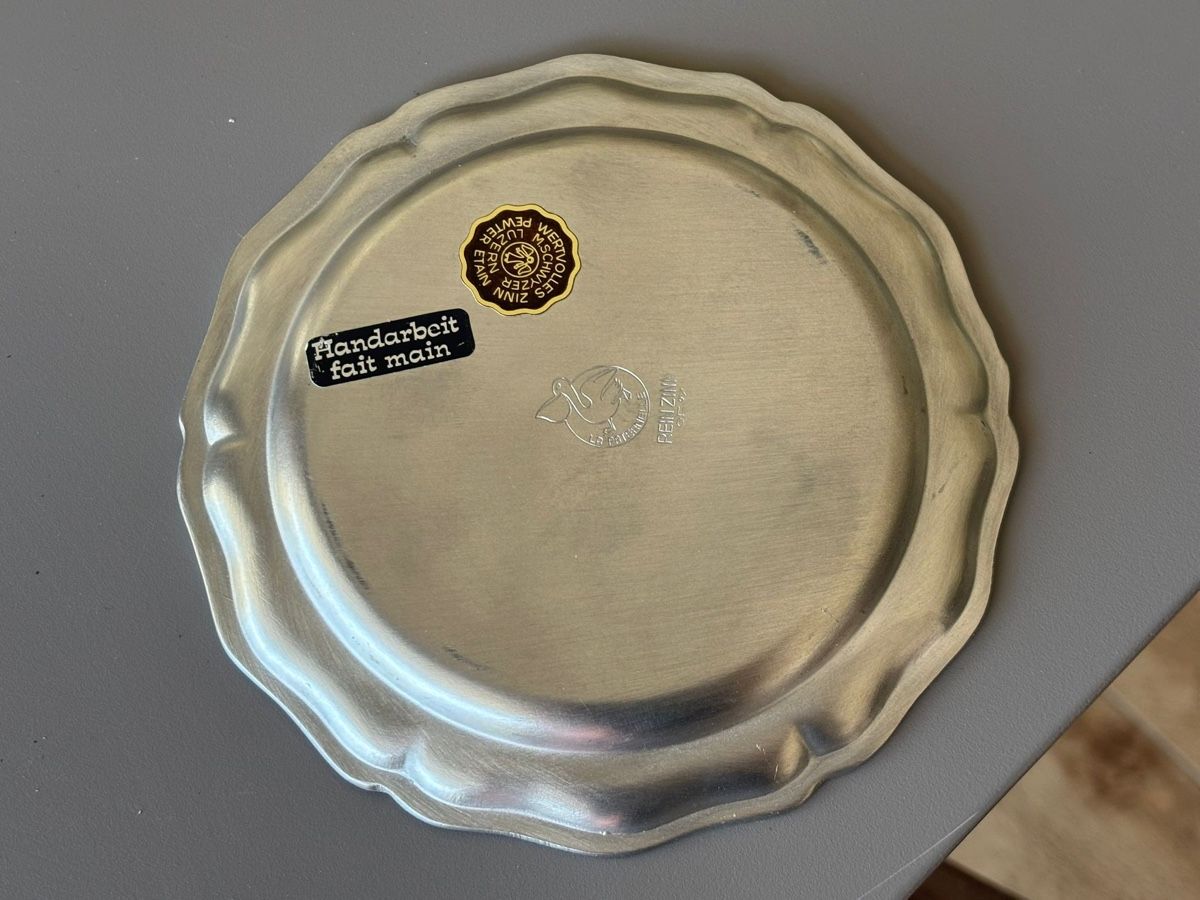 Piatti: Belle assiette décorative en étain véritable – Nuovo (secondo la descrizione) da Villeneuve VD venduto da Alakazam 1
