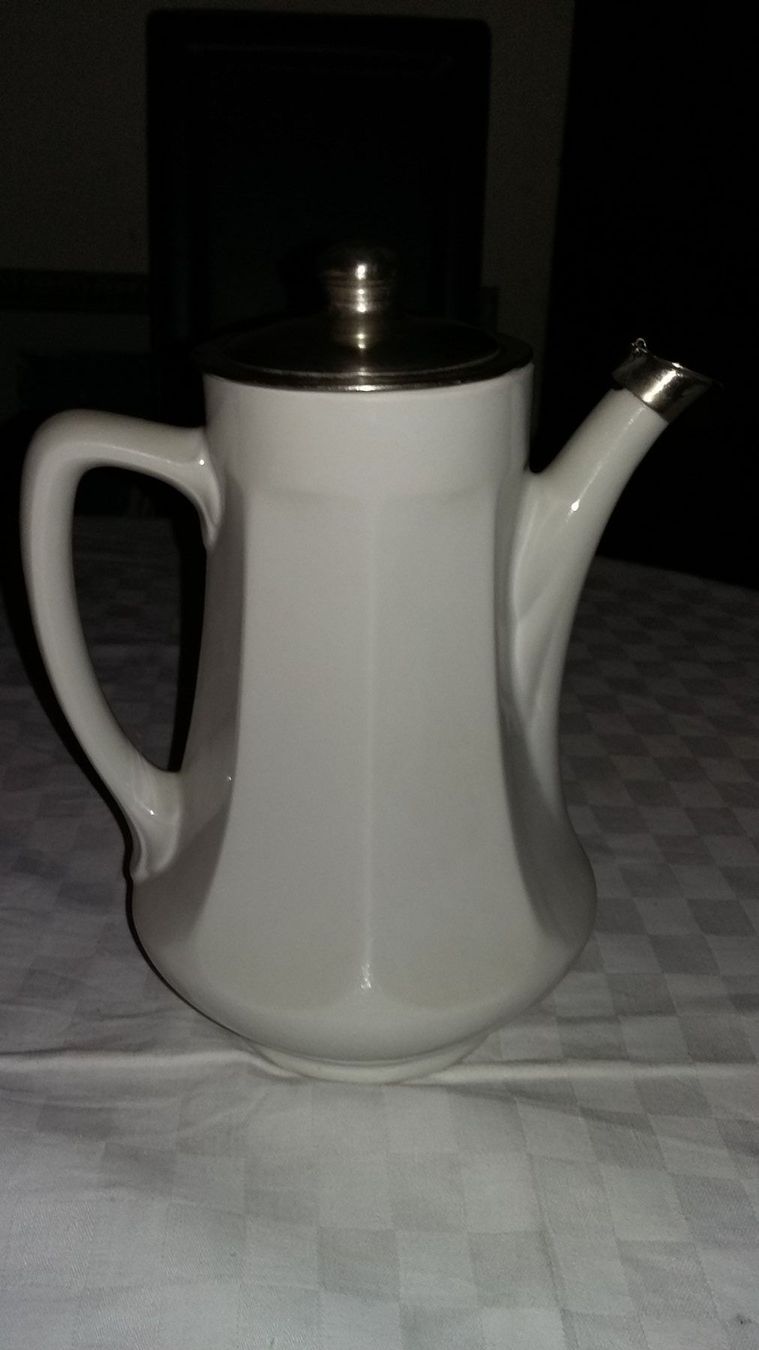 Teekannen: 1925 Swiss Langenthal Weiss Teekanne – Gebraucht aus Bern von Imamrashed