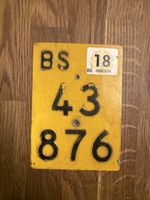 Gelbes Kontrollschild BS 43876
