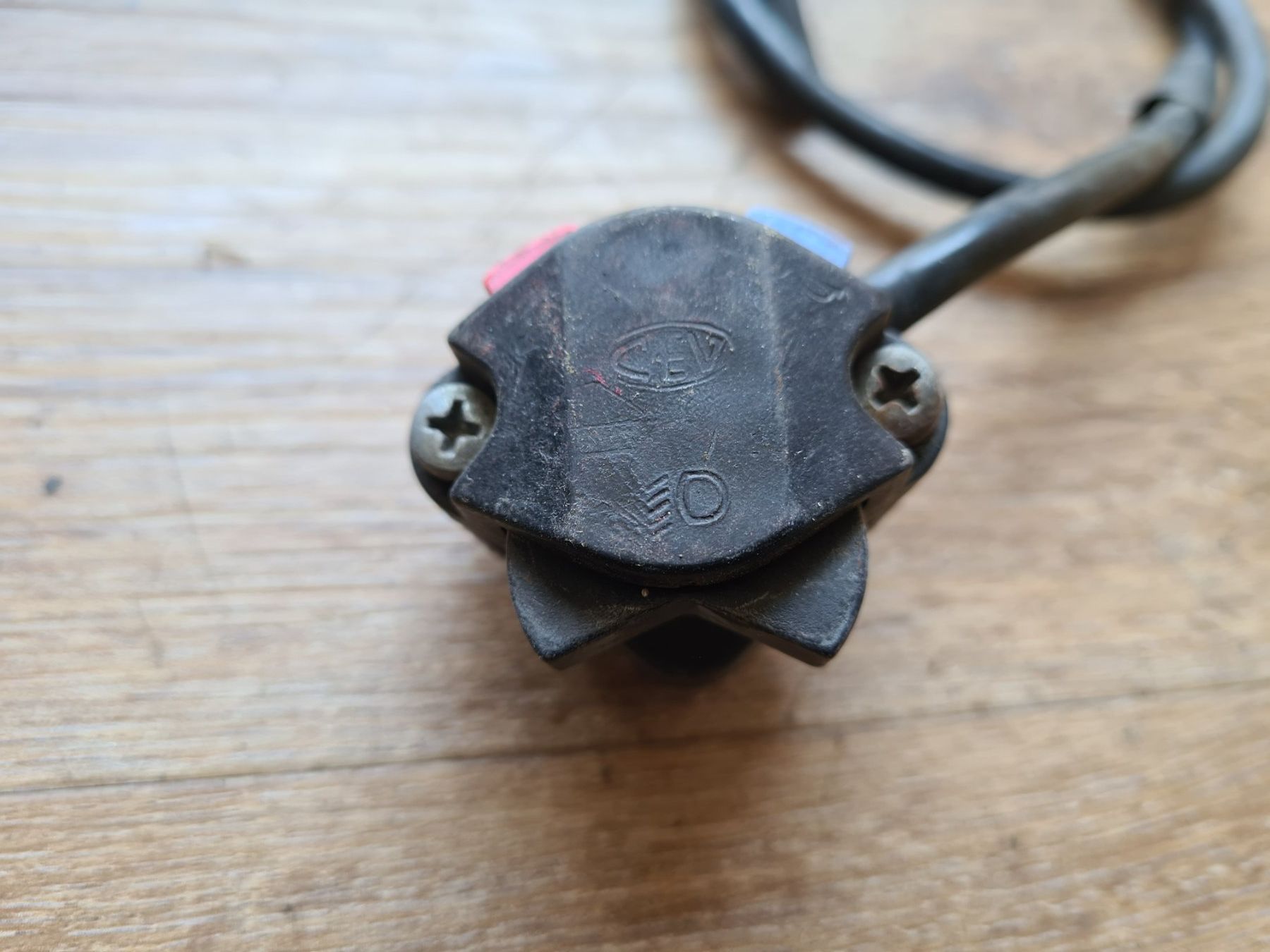 Pony Cyclomoteurs: Schalter CEV schwarz, zb. Pony – D'occasion à frümsen par Sailem