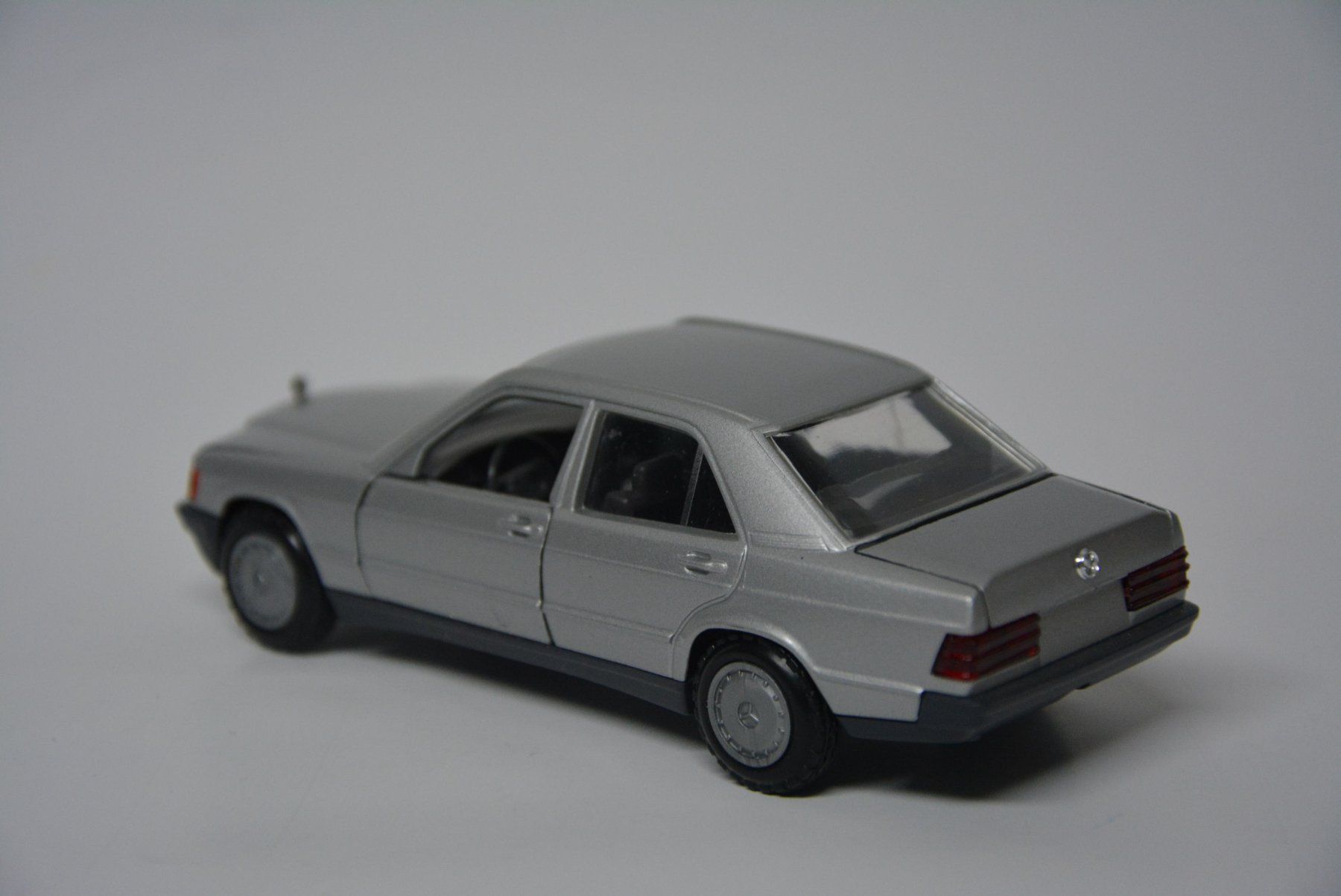 Mercedes-Benz Modellautos: Mercedes-Benz 190E W201 , Cursor  Modell , 1:35 – Neu und originalverpackt aus Goldach von Feivel9 7
