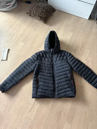 Napapijri Steppjacke schwarz mit Kapuze guter Zustand