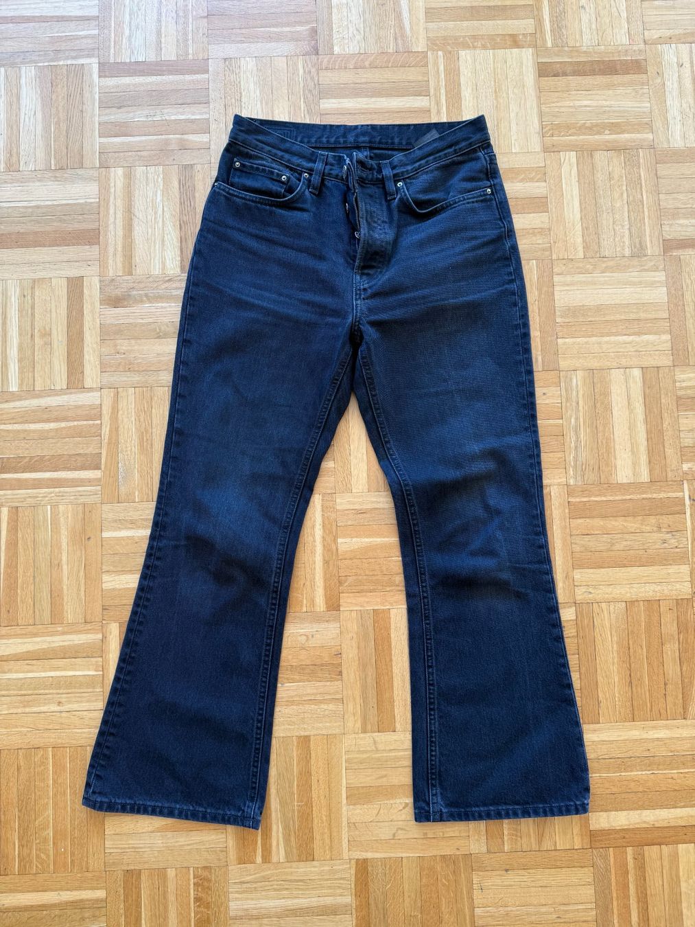 Totême Jeans: Toteme Kick Flare Jeans size 28 – Nuovo (secondo la descrizione) da st prex venduto da magdalenaonline 1