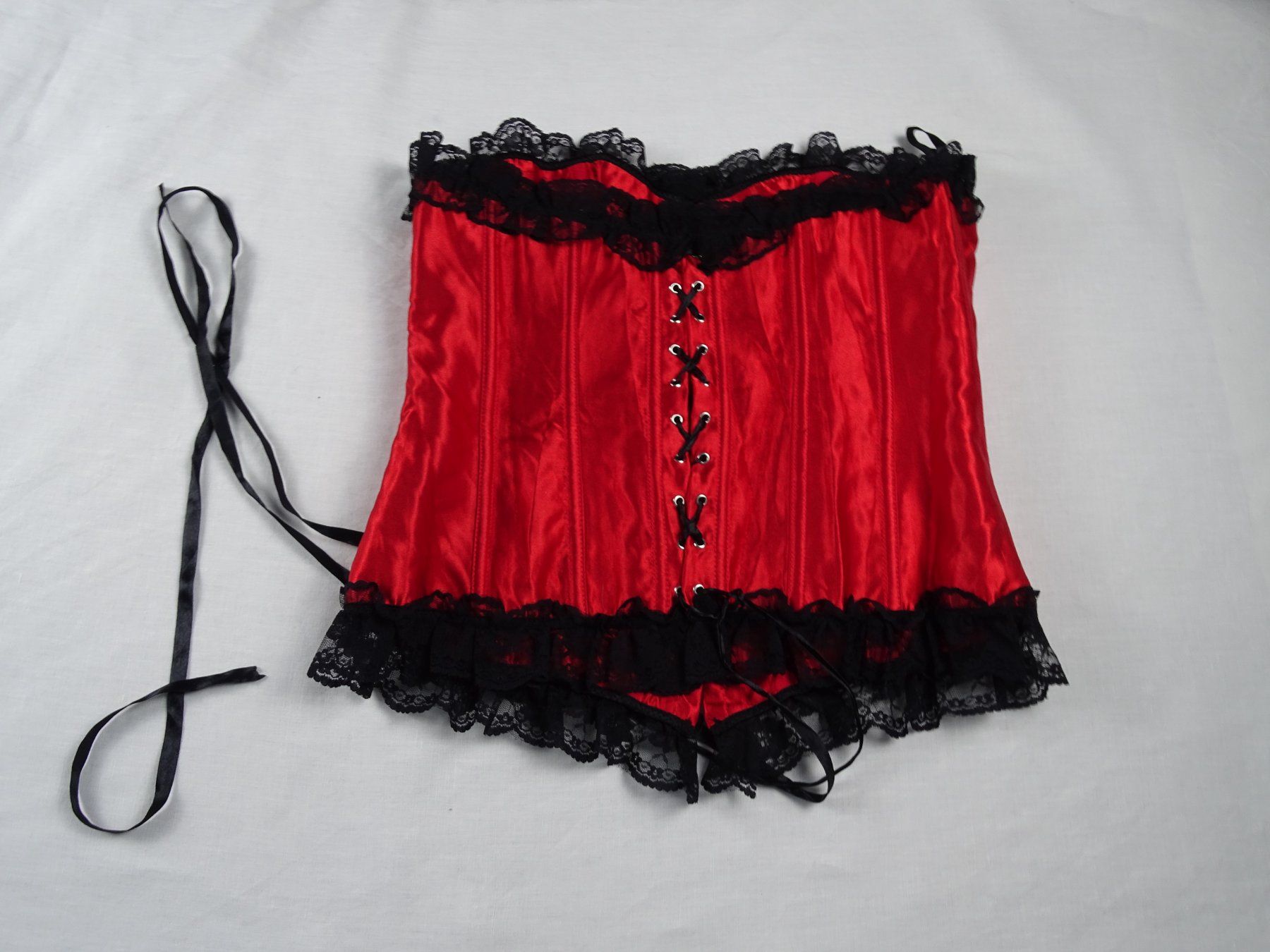 Sonstige Unterwäsche: Rotes Korsett mit Spitze - Grösse 2XL – Gebraucht aus Solothurn von hli_n69n 2
