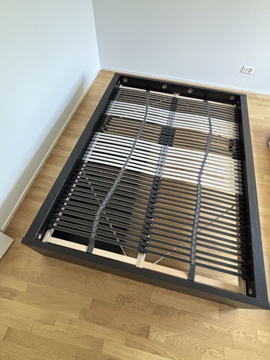 Ikea Lits: IKEA MALM bed + slatted frame (gratis) – D'occasion à Zürich par fed_b2xy 4