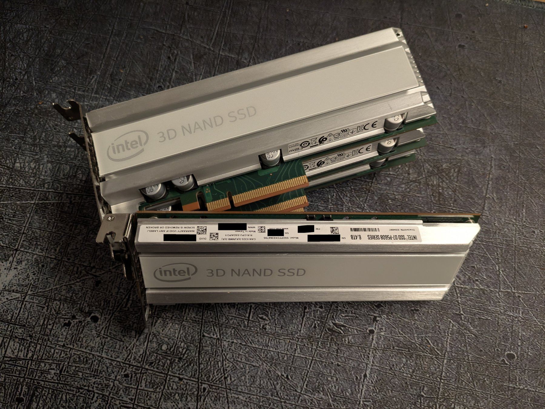 Intel Dischi rigidi: 10x Intel SSD D7-P5608 Series 6.4TB – Usato da Burgdorf venduto da datumoj