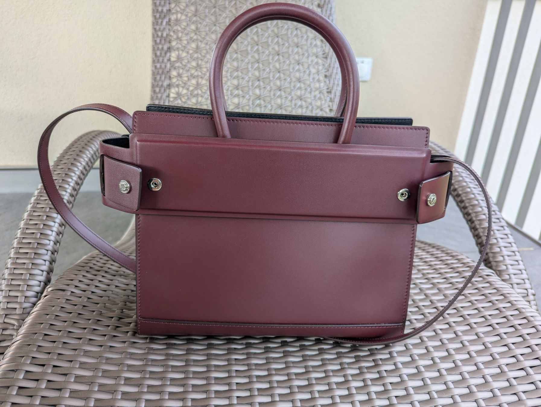 Givenchy Taschen für Damen: Givenchy Horizon Small Tasche Bordeaux – Gebraucht aus Seengen von sam_x5tk 1