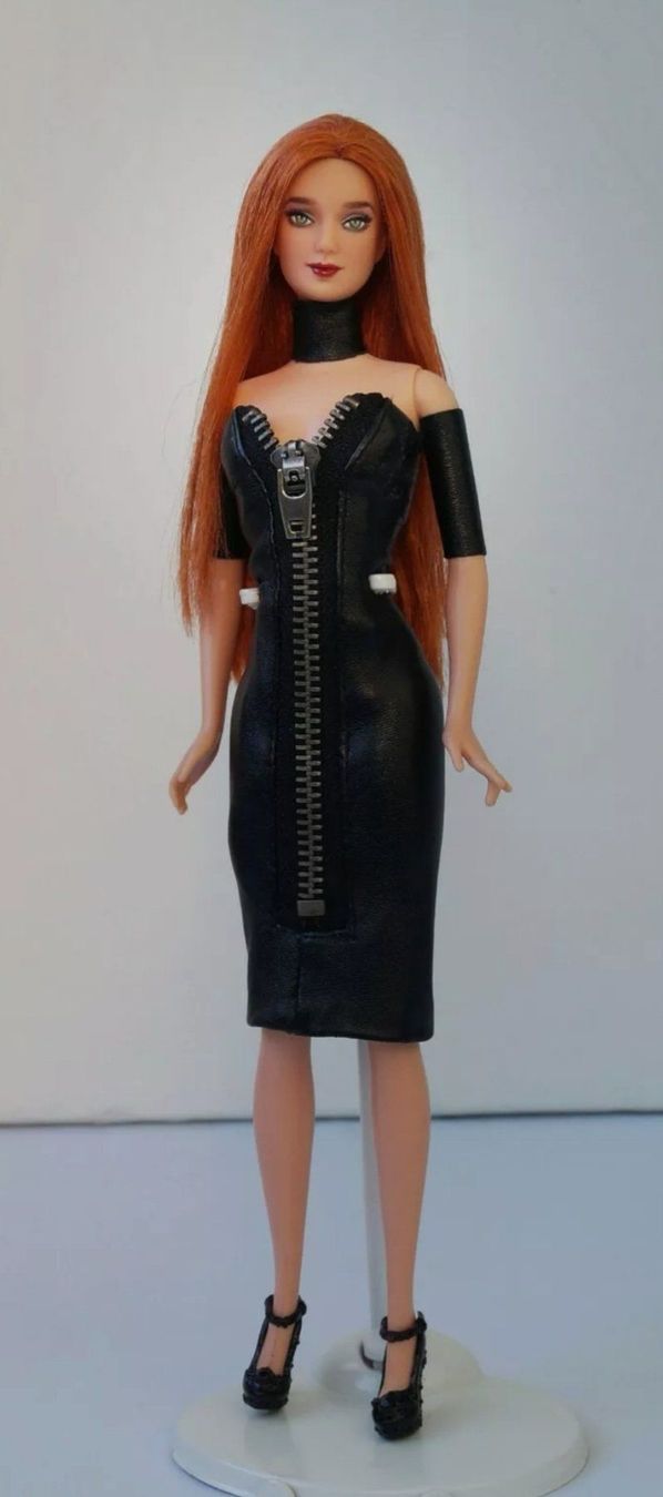Bambole: Schöne Barbie repainted inkl. Kleid – Usato da Niederbipp venduto da kevintifu20