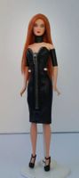 Schöne Barbie repainted inkl. Kleid