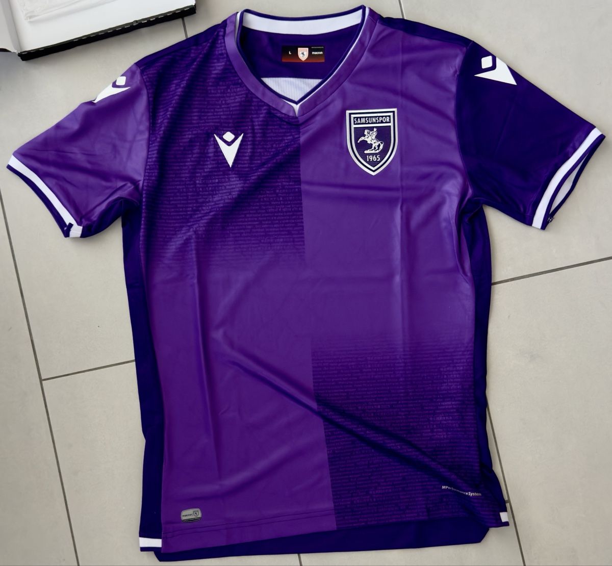 Canottiere & Pantaloni: Samsunspor 2021-22 – Nuovo e nell'imballaggio originale da Marin-Epagnier venduto da ArHofm