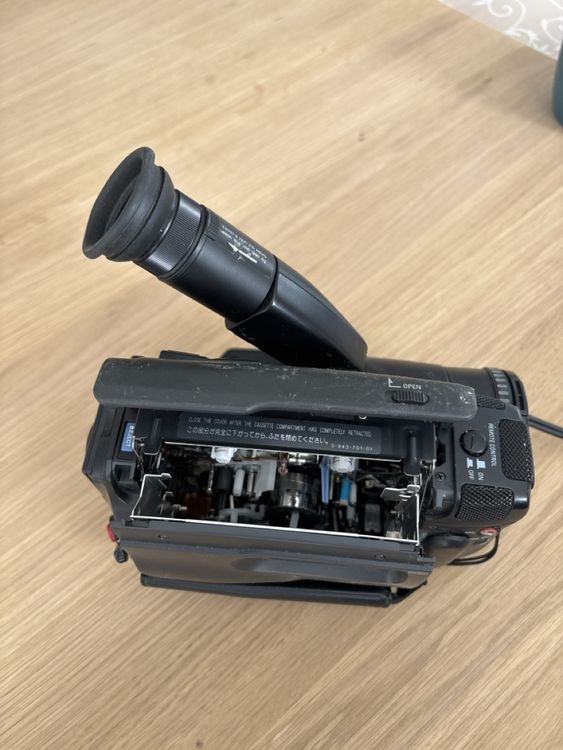 Grundig Hi8 Videokamera LC 285 HE (Gebraucht) in Altendorf für CHF 132 ...