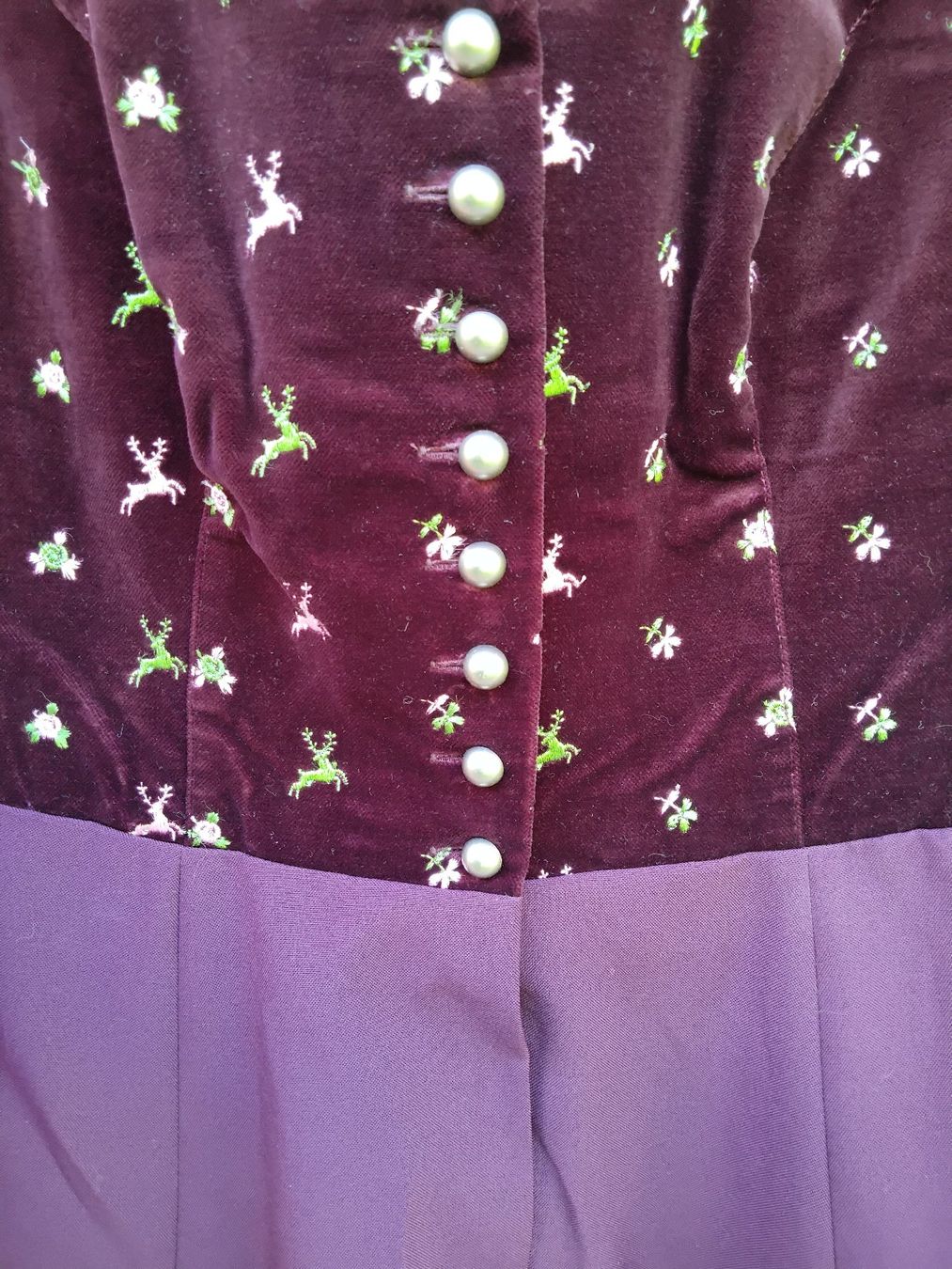 Costumi: Dirndl lang, inkl. Bluse und Schürze – Usato da Saxeten venduto da Hoesi1967 3