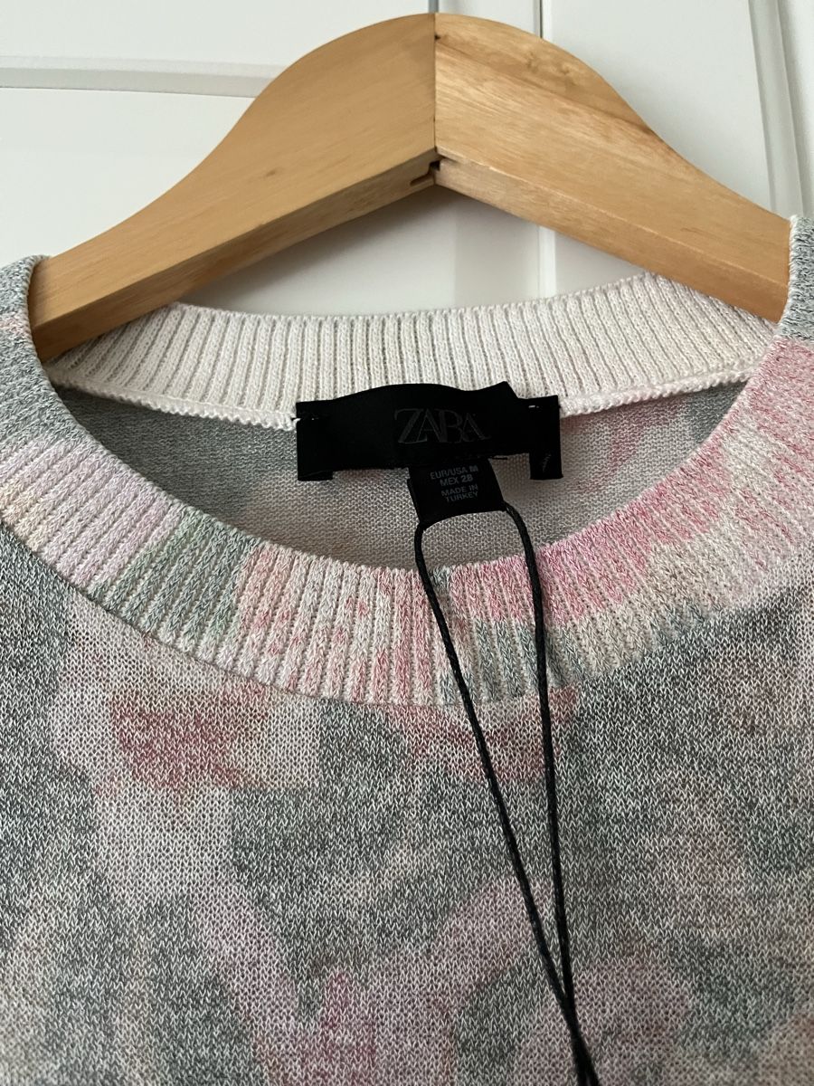 Zara Maglioni & Felpe: Blumenmuster-Strickpullover in Pastelltönen – Nuovo e nell'imballaggio originale da Allschwil venduto da eyl_bb8q 1