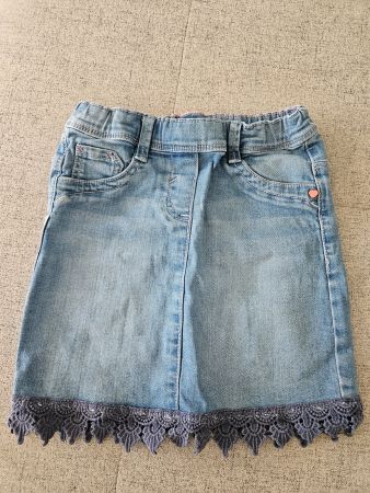 Jeansrock mit Spitze Gr.122, Top Zustand!