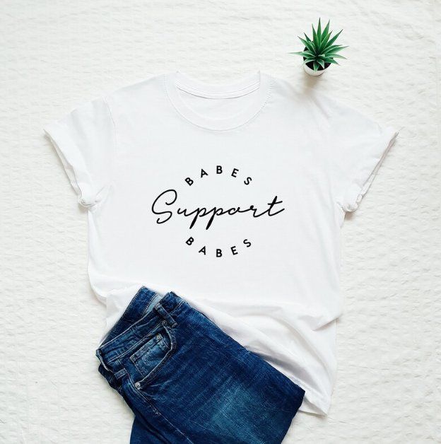 T-shirts: Trendiges Babes Support Babes T-Shirt, Grösse S – Neuf avec emballage d'origine à Biel/Bienne par Dein_Logo_Print