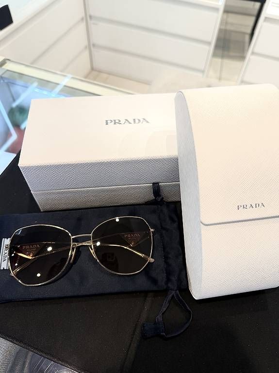 Occhiali & Lenti: Prada Sonnenbrille – Usato da Interlaken venduto da pra_z5gv