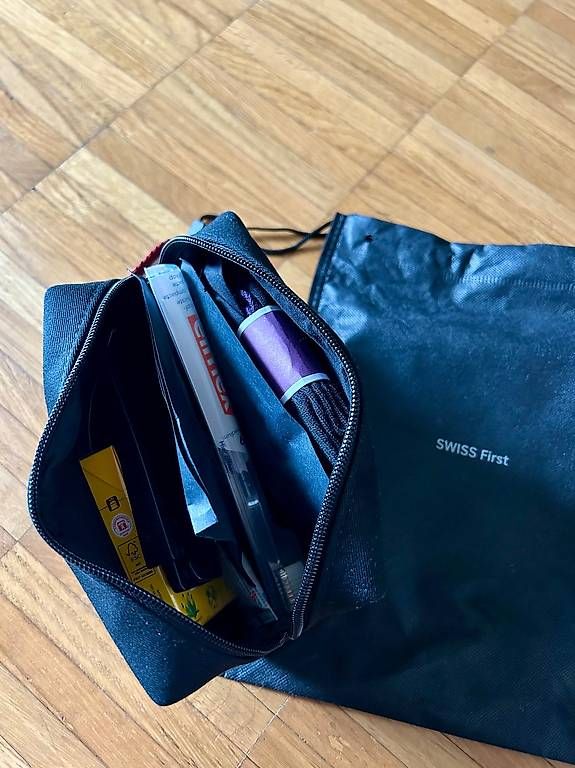 Custodie per cosmetici: SWISS First Class Bally Amenity Kit - mit Inhalt – Usato da Bülach venduto da bluewin77 1