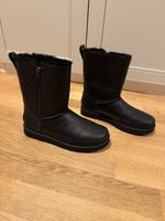 UGG Classic Zip Short Leder Boots Schwarz ungetragen
