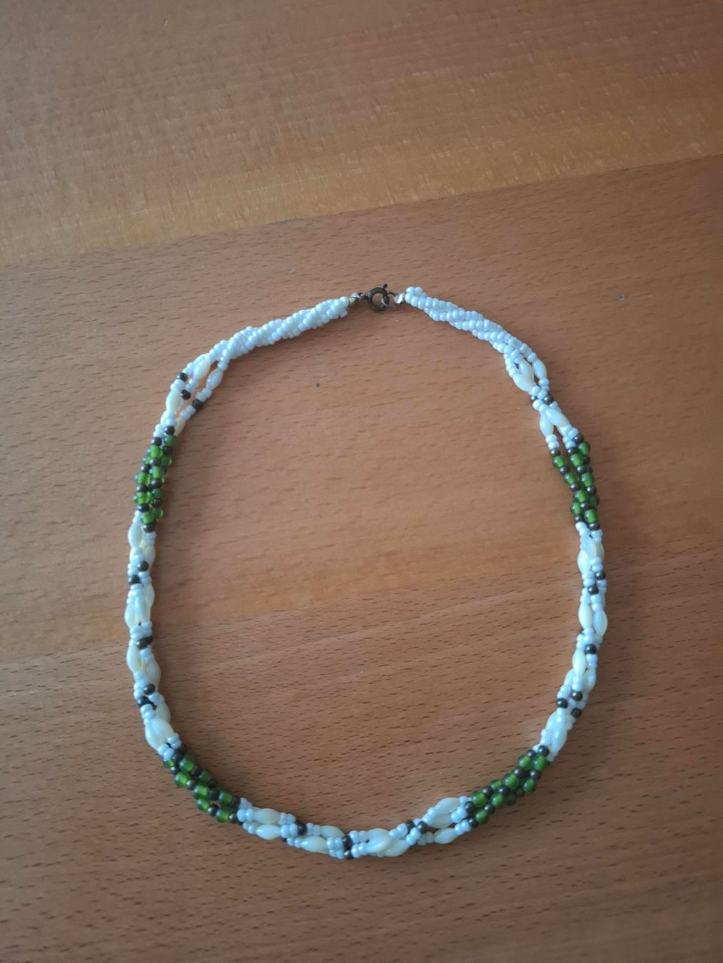 Catenine: collier torsadé vert blanc – Usato da Porrentruy venduto da Piquetix