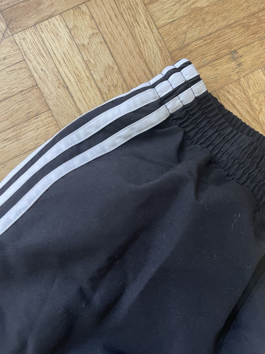 Adidas Pantaloni: Adidas Trainingshose, schwarz, Grösse M – Usato da Zürich venduto da Carlajimena 3