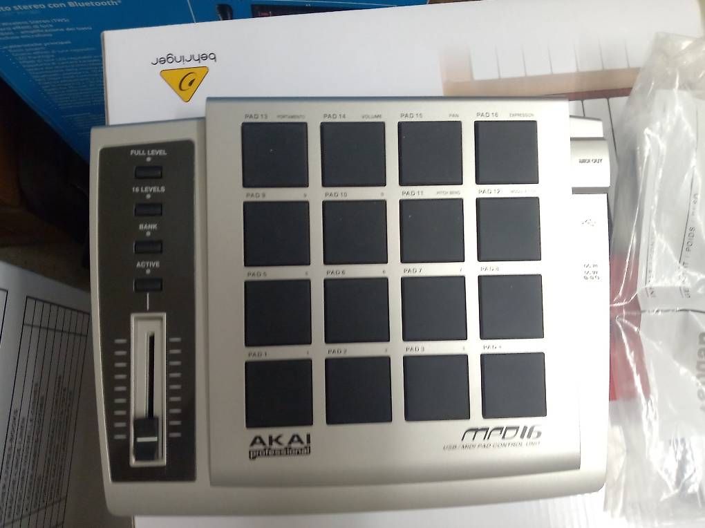 Sistema di controllo: Akai Midi Kontroler. – Usato da Bad Ragaz venduto da wie_2xls