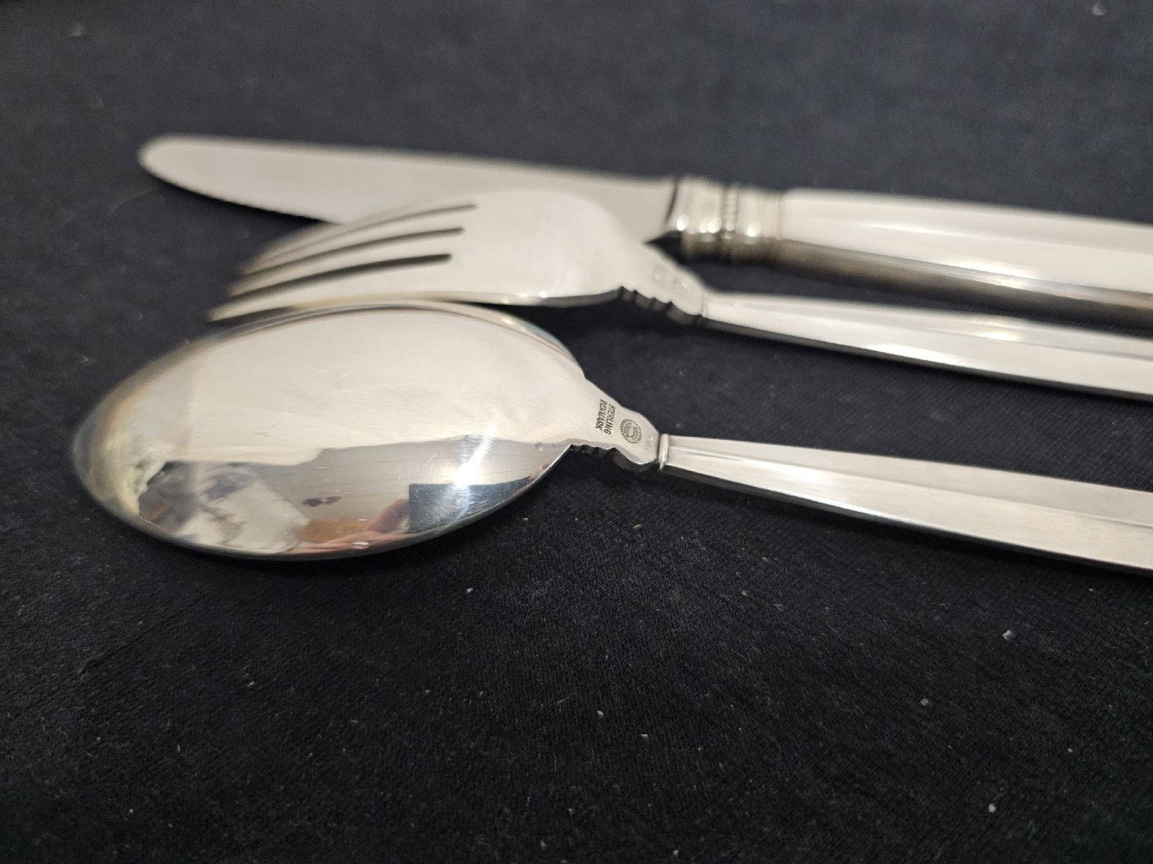 Jensen Bestecksets: Silberbesteck 3-teilig, Messer, Gabel, Löffel Jensen – Gebraucht aus Wolfertswil von Antiko 5
