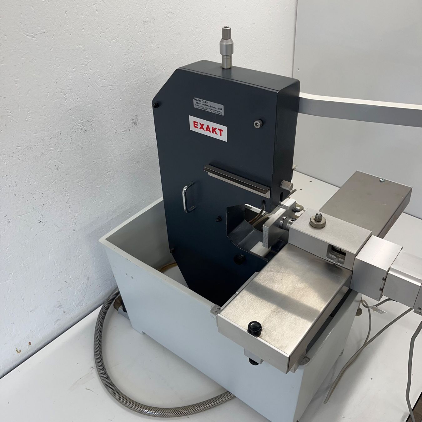 Accessori da laboratorio: EXAKT 300 Pathologische Bandsäge – Usato da Niederdorf venduto da LeptonAG_Labor 1