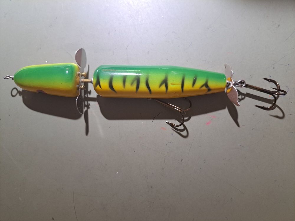 Vieux Leurre De Pêche Bomber Baron - Bois Et Métal Vert - Vintage US