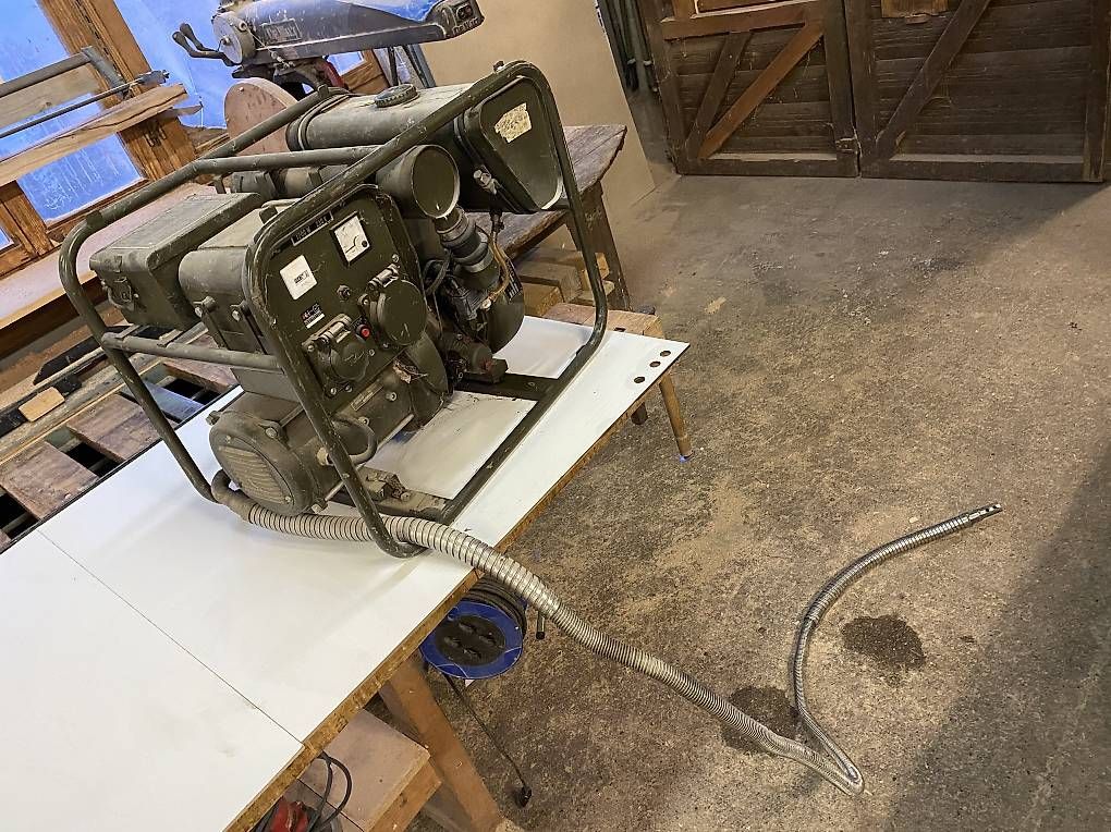 Tutte le macchine: Génératrice militaire msg 50082 – Usato da Les Vieux-Prés venduto da PX132