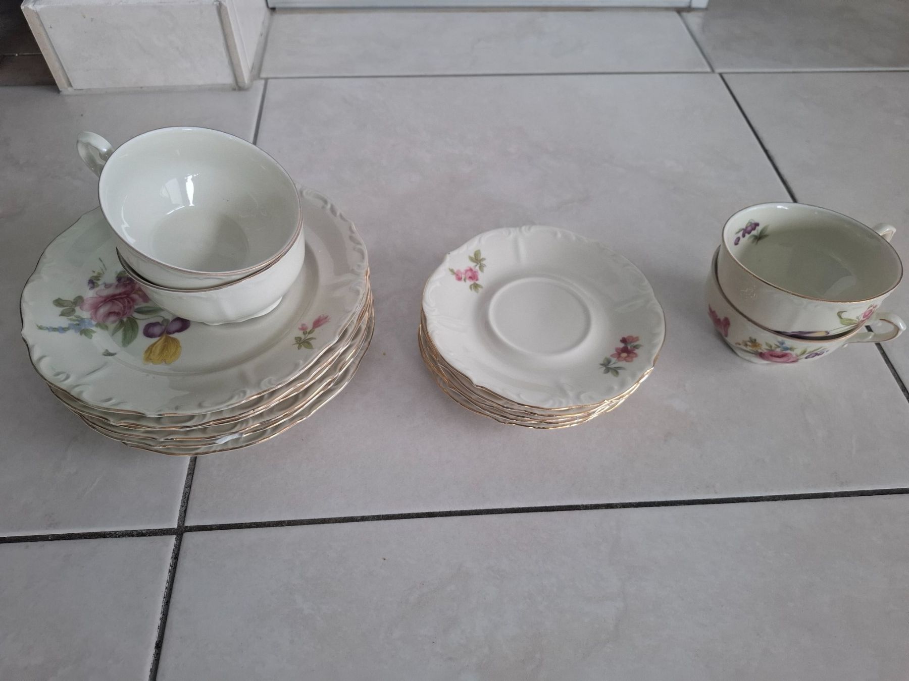 Set di piatti: Alter Kaffeeset – Usato da Weggis venduto da Jhmathis 2