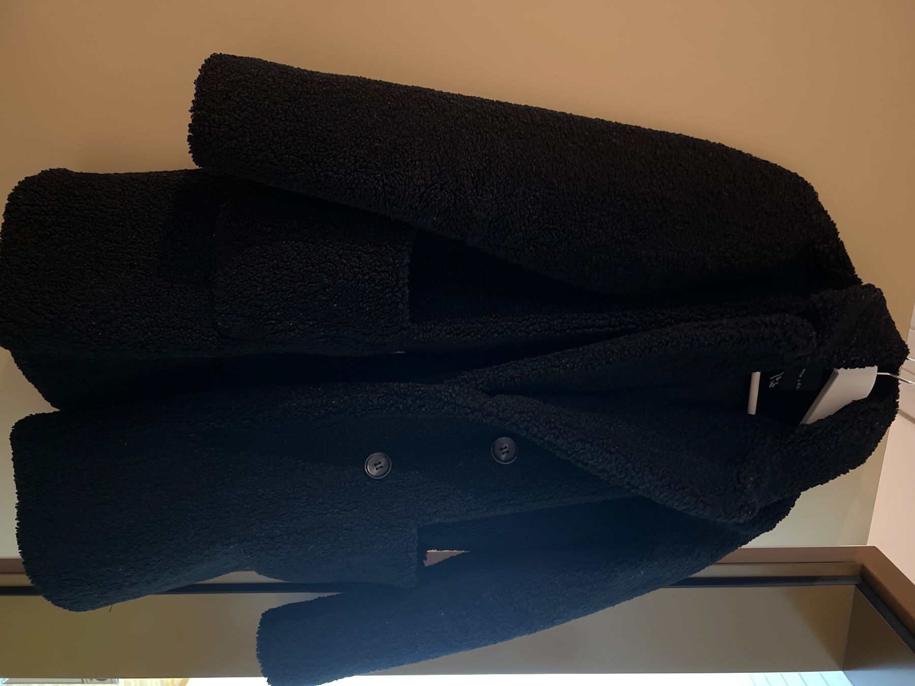 New Look Cappotti: Schwarzer Teddyfellmantel – Usato da St. Gallen venduto da mir_dlk7