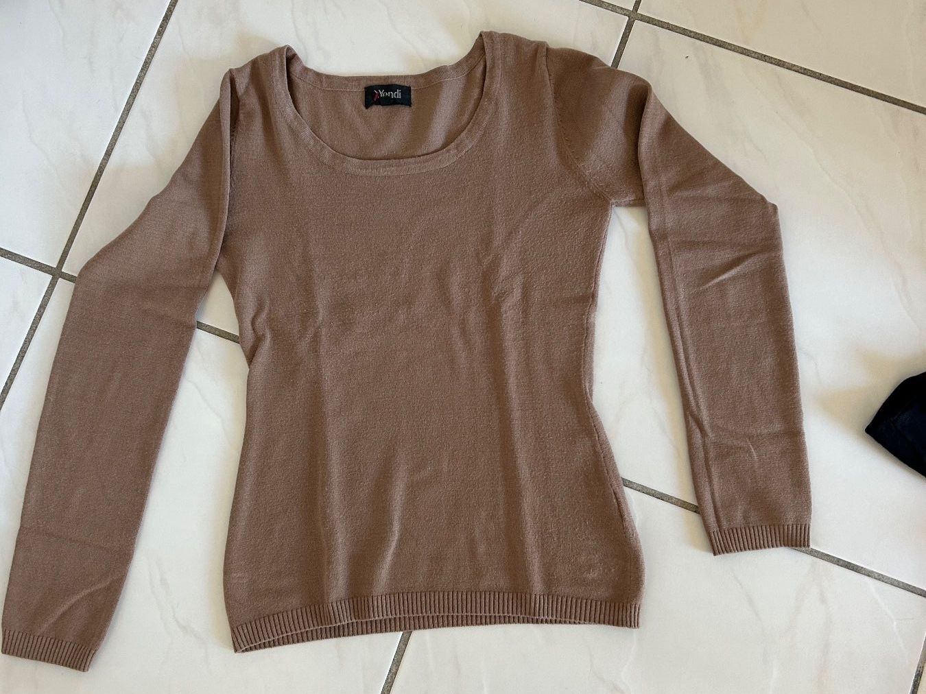 Maglioni & Felpe: Damen Pullover in 3 Farben – Usato da Gutenswil venduto da walker60 4